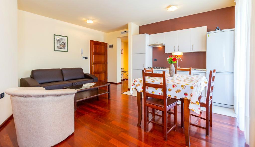 Apartments Villa Yoyo Štinjan Buitenkant foto