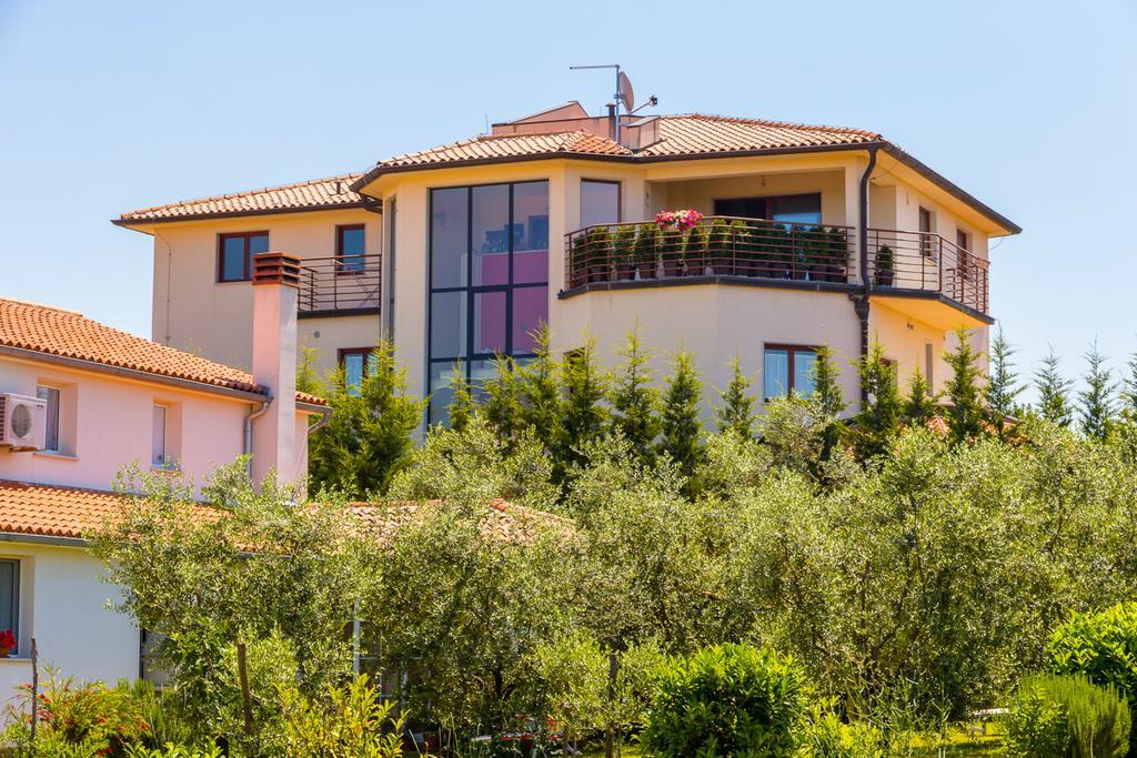 Apartments Villa Yoyo Štinjan Buitenkant foto