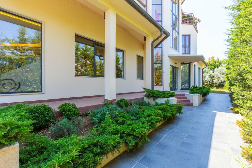 Apartments Villa Yoyo Štinjan Buitenkant foto