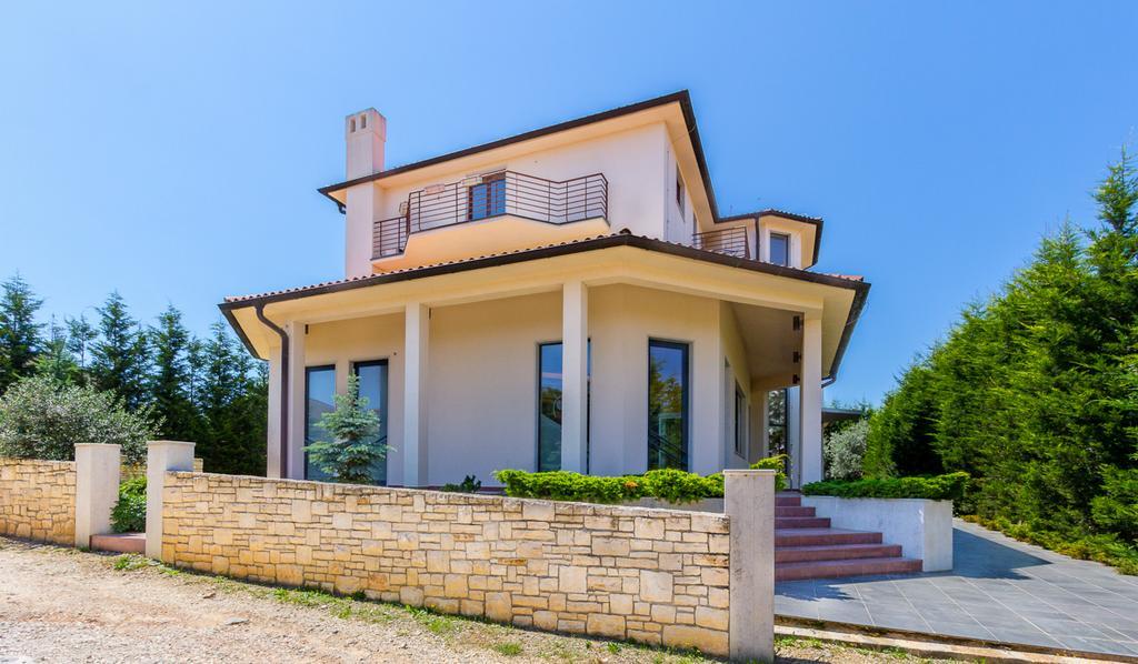 Apartments Villa Yoyo Štinjan Buitenkant foto