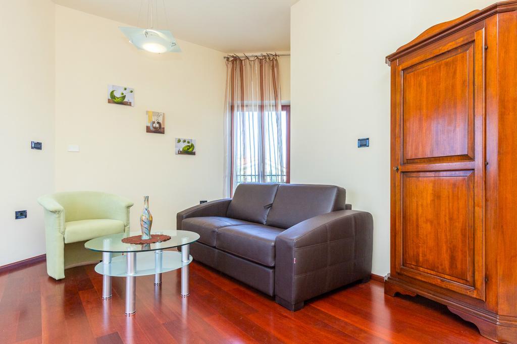 Apartments Villa Yoyo Štinjan Buitenkant foto