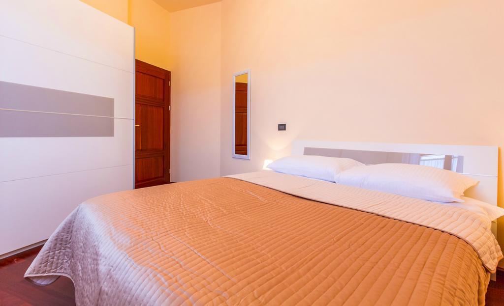 Apartments Villa Yoyo Štinjan Buitenkant foto