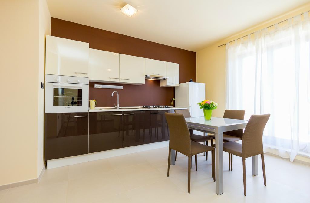 Apartments Villa Yoyo Štinjan Buitenkant foto