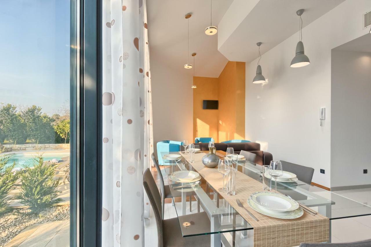 Apartments Villa Yoyo Štinjan Buitenkant foto