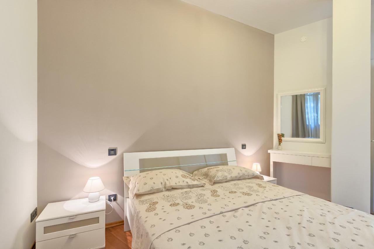 Apartments Villa Yoyo Štinjan Buitenkant foto