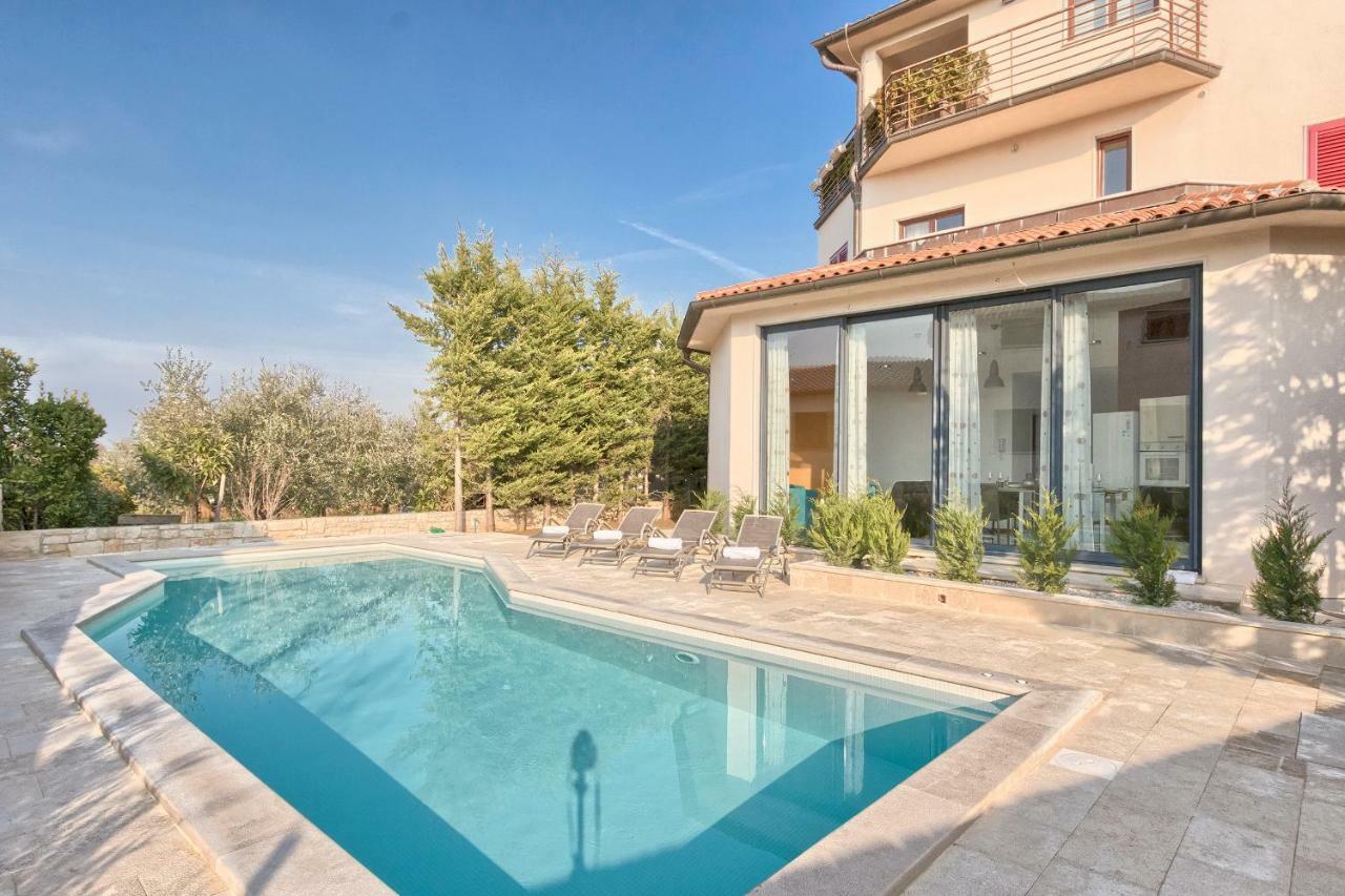 Apartments Villa Yoyo Štinjan Buitenkant foto