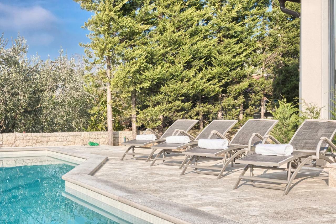 Apartments Villa Yoyo Štinjan Buitenkant foto