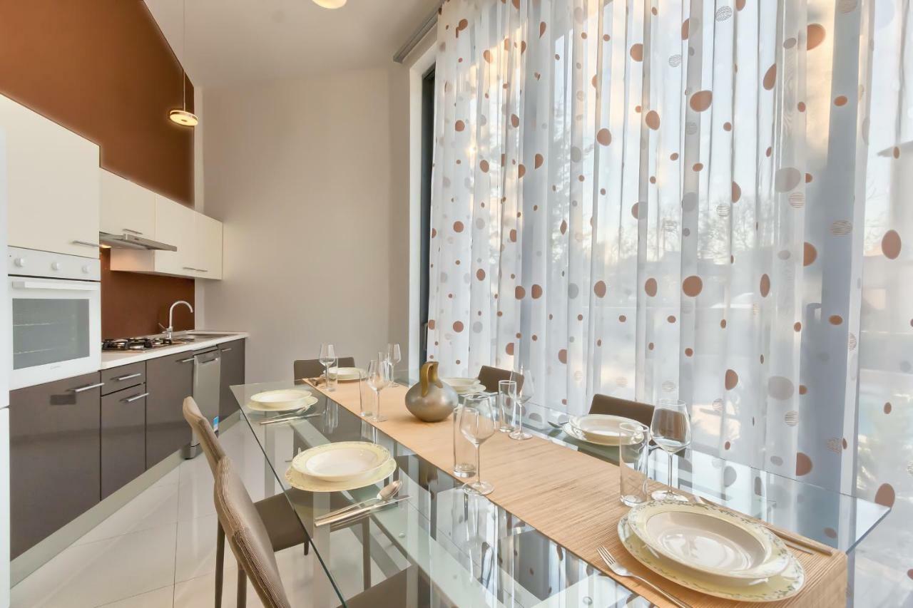 Apartments Villa Yoyo Štinjan Buitenkant foto