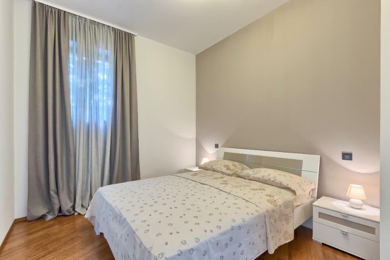 Apartments Villa Yoyo Štinjan Buitenkant foto