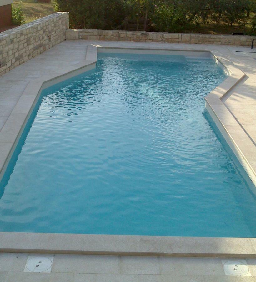 Apartments Villa Yoyo Štinjan Buitenkant foto